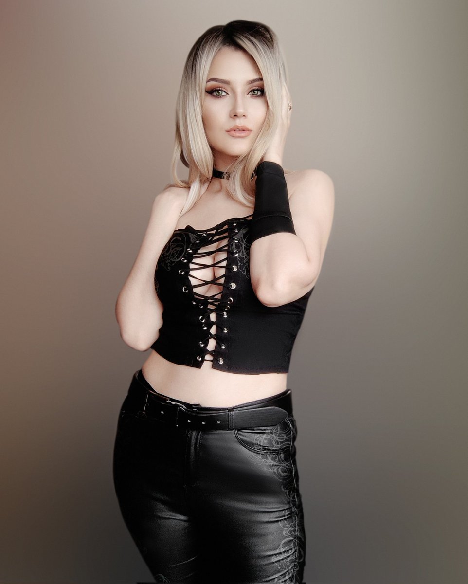 ValentineOliana's tweet photo. #Trish 🖤💛
#trishdevilmaycry #devilmaycry #devilmaycry5 #devilmaycrycosplay #devilmaycrytrishcosplay #devilmaycrytrish #dmc #dmc5 #capcom https://t.co/2nUaBGUVJL