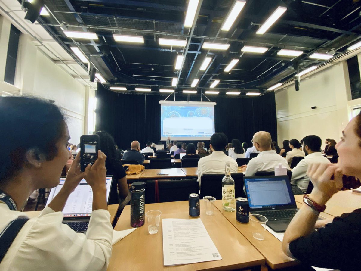 StephLeeann95's tweet photo. Happy and thankful to have proud “OxCam Moms” in my cohort who documented my talk at our program symposium 📸 @NIHOxCam #Science4all23 https://t.co/7VkHZXvi46
