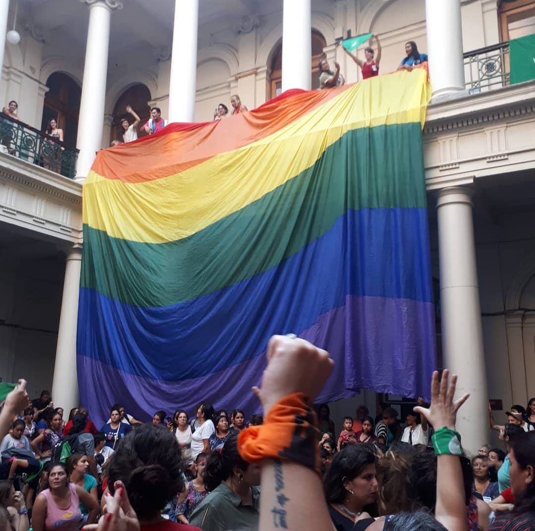 LuanaSimioni's tweet photo. En la PBA el cupo laboral trans-travesti es ley hace 8 años. Para todos los gobiernos es papel mojado. Cumplimiento efectivo ya! 
Dónde está Tehuel?
Por todos estos reclamos #LevantáLaIzquierda ✊🚩 https://t.co/PNSZeVImZO