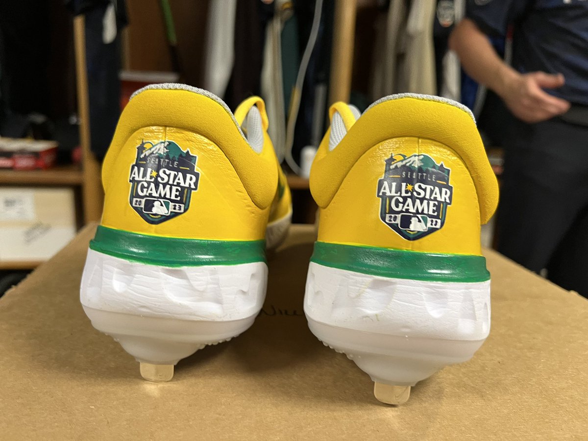 Devin Williams wins the Seattle All-Star spikes game.