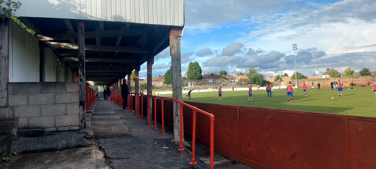 KevinWaddle6's tweet photo. Another cracking ground tonight as @Droylsden_FC and @OfficialSGFC drew 2 all.
A perfect evening for watching the beautiful game. https://t.co/ltrbhoLJDR