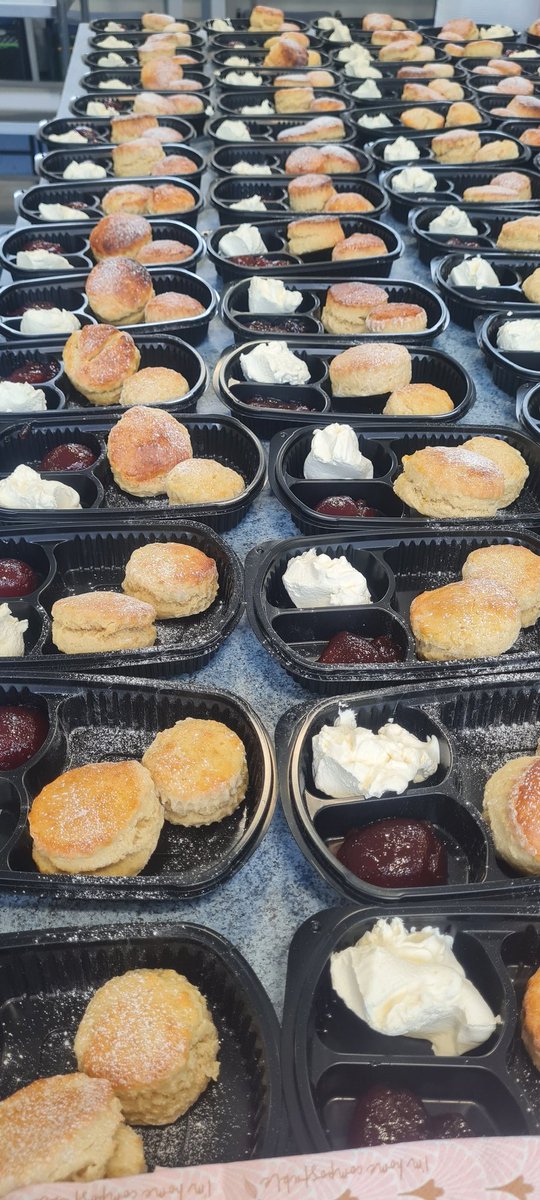 LyndonFood's tweet photo. Beautiful afternoon cream tea made by our new Hospitality group, well done all 👏 @LyndonSchool @LyndonCareers @Summit_LT https://t.co/JmqsZnTrId