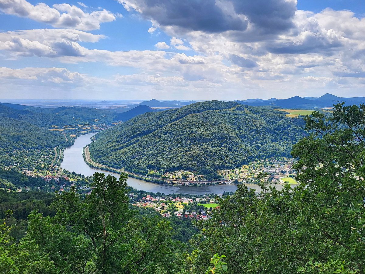 kristynacernaaa's tweet photo. Vysoký Ostrý 🇨🇿
#vysokyostry #portabohemica #ceskestredohori #ustinadlabem #usti #aussig #ustecko #usteckykraj #severnicechy #českárepublika #ceskarepublika #czechrepublic #tschechien #czech #visitcz #dnescestujem #cestovani #dnesfotim #beautifuldestinations #kudyznudy https://t.co/JN9VQ6tY7j