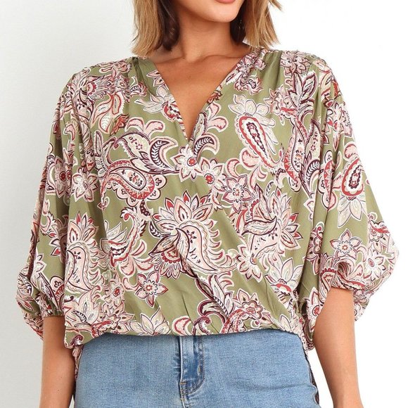 So good I had to share! Check out all the items I'm loving on <a href="/Poshmarkapp/">Poshmark</a> #poshmark #fashion #style #shopmycloset #nike #pataugas #petalpup: posh.mk/kH3TH4MwkBb
