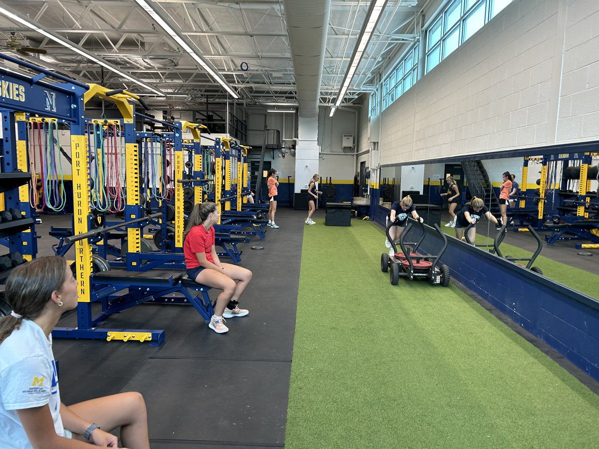 Getting after it in the weight room this evening!!! #GoHuskies