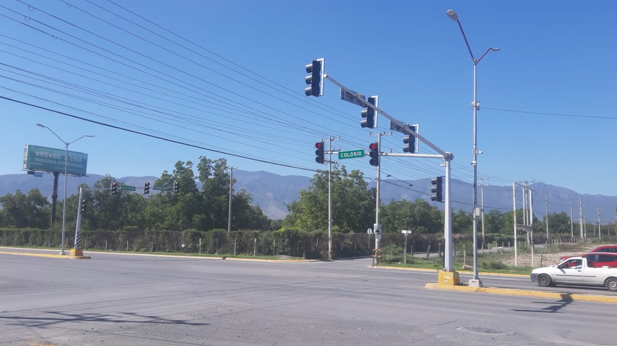 Semáforos Saltillo tweet media