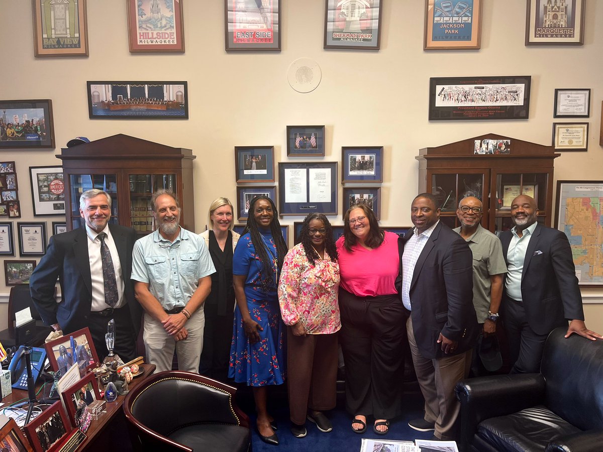 RepGwenMoore's tweet photo. It was great to meet with the 30th Street Industrial Corridor's Equitable Development Planning Team to discuss the transformation of the corridor and expansion of economic opportunities. https://t.co/L7srMpeCVp