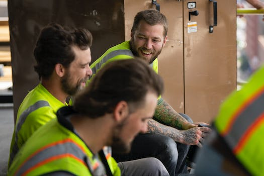 krausanderson's tweet photo. Watching the Twins game 18 floors up! https://t.co/5FK3MPxXAz The @StarTribune joined us for lunch on at the #NorthLoopGreen construction site! #Twins #MNTwins #Construction #Safety https://t.co/U56zDZ1mBL