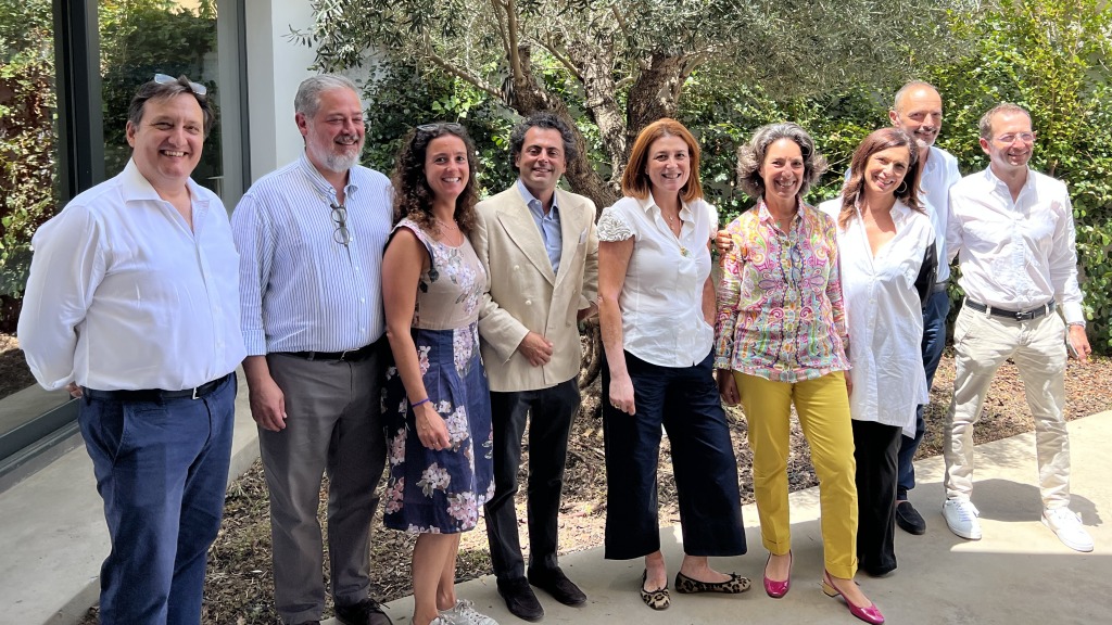 Cambio al vertice di Assovini Sicilia, Mariangela Cambria è la nuova presidente dell’associazione che riunisce cento aziende vitivinicole siciliane.
Nominata nella seduta di lunedì 10 luglio dal neo eletto Consiglio di Amministrazione, Mariangela #

bit.ly/3NPdKLN