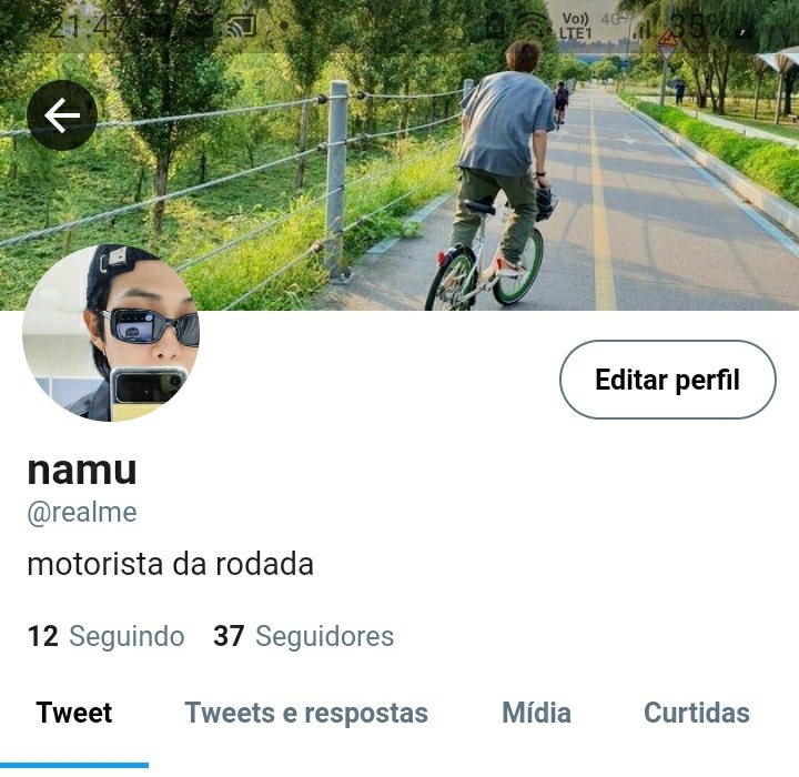 jeonjgukie's tweet image. ☆ squad do jungkook

🐨 Kim Namjoon
- 26 anos
- bissexual 
- dono de livraria

"eu não sou pai do Jungkook"

🐱 Min Yoongi
- 28 anos
- bissexual 
- produtor e compositor 

"minhas músicas são boas demais pra eu vender por essa mixaria"