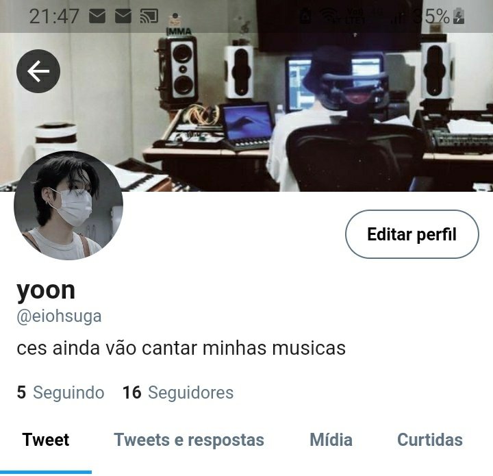 jeonjgukie's tweet image. ☆ squad do jungkook

🐨 Kim Namjoon
- 26 anos
- bissexual 
- dono de livraria

"eu não sou pai do Jungkook"

🐱 Min Yoongi
- 28 anos
- bissexual 
- produtor e compositor 

"minhas músicas são boas demais pra eu vender por essa mixaria"
