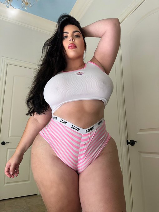 It&rsquo;s $3 today !!   https://t.co/6XYbcyJBs1 https://t.co/OXOhNbcQmJ