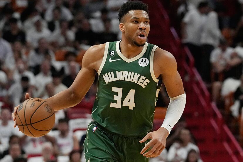 RT @ButtCrackSports: Type “Giannis Antetokounmpo” with your eyes closed https://t.co/Qui0mMZ36b