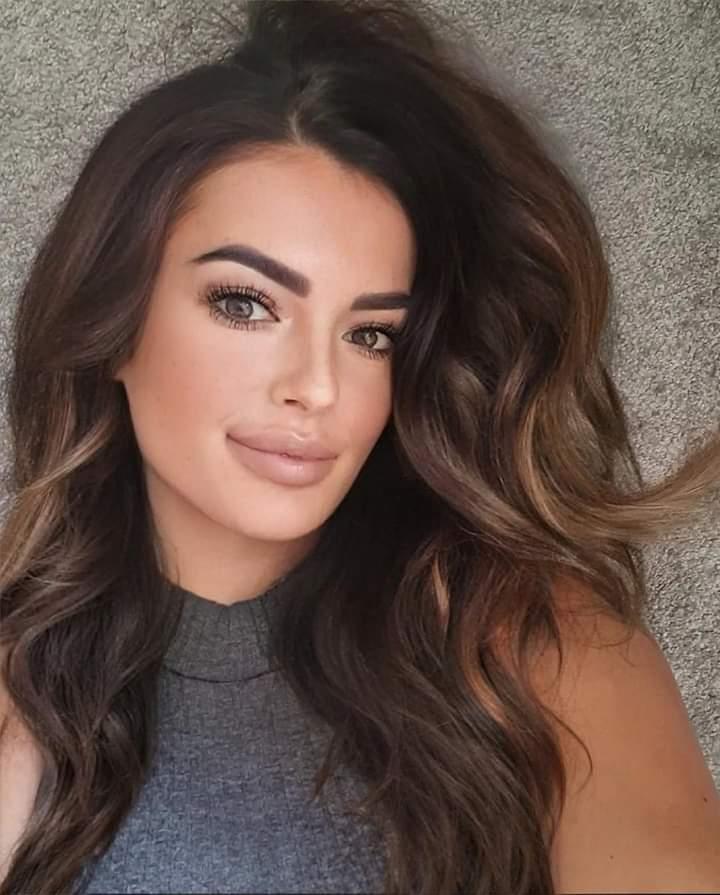 bambis_89's tweet photo. It's amazing what photo editor can do ๐คฃ
#catfish #photoediting #photopro #airbrushed #brunette #Snapchat #makeoverneeded #wishtender #PositiveVibes #model #plasticsurgery #Barbie #makeup https://t.co/B5DcDbKFQS