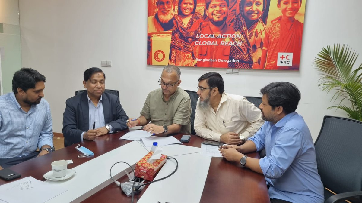 sanjeevkafley's tweet image. @BDRCS1 is priortizing financial sustainability for achieving more.

 @ifrc has signed a consultancy agreement to study 10 different properties of BDRCS for bussiness model development. 2 options/property help BDRCS  for decision.

Towards strengthening #LocalizationAgenda.