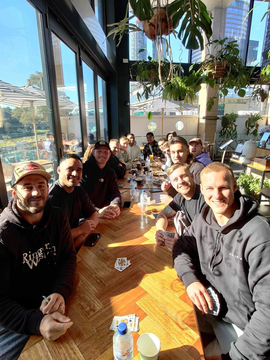 inkymcfee's tweet photo. @BuzzRothfield got a spotted for you. QLD Origin team at breakfast in Parramatta. Looking very relaxed https://t.co/wCEYRV5RaY