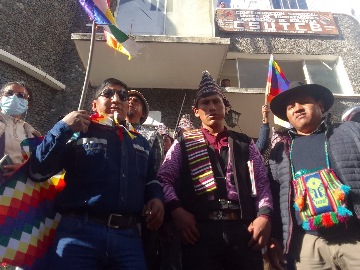 Aygun_Digital's tweet image. 🔴#deÚltimo | Federación departamental de campesinos de #Potosi toman la sede de la #Csutcb en demanda a su reconocimiento por el ente ejecutivo, anuncian radicalizar sus medidas de presión
Vía: @RumaQuispe