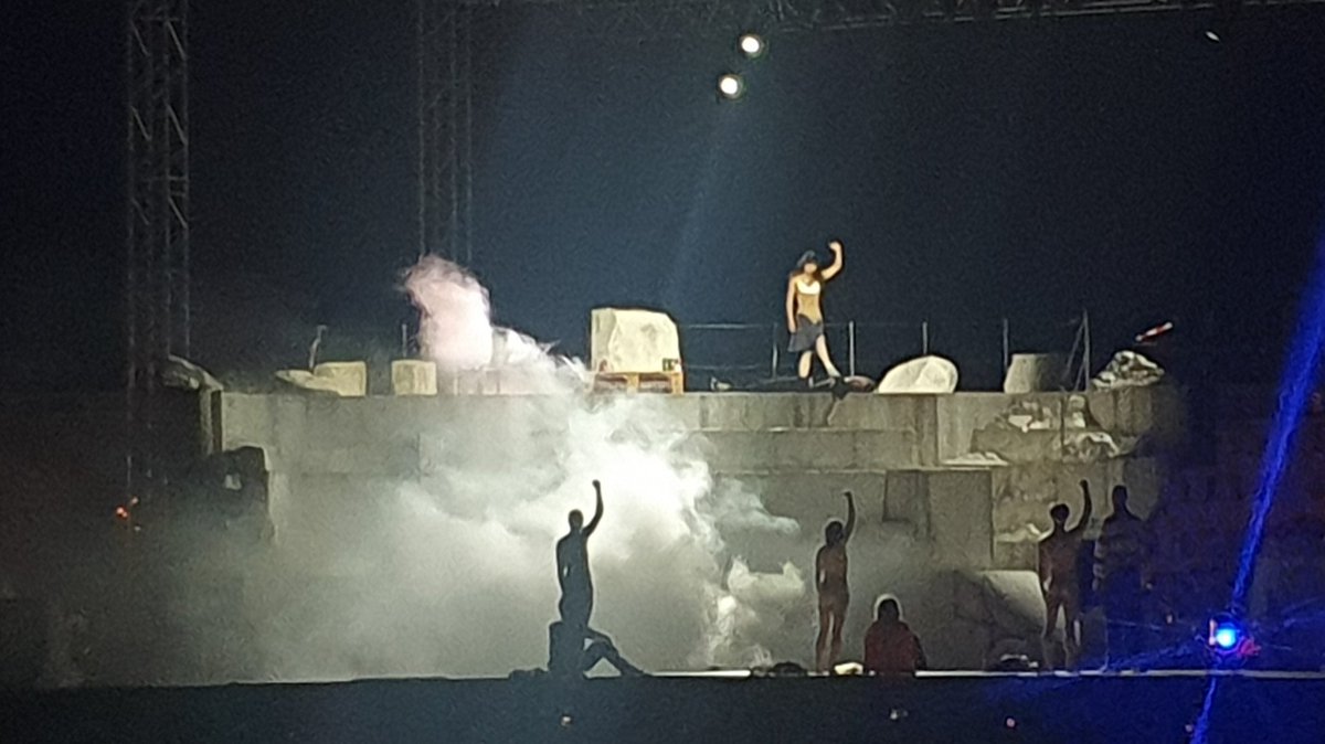 Extraordinaire <a href="/LAHORDE_/">(LA)HORDE</a> qui jouait à domicile ce soir. Score sans appel pour la culture vs le racisme, la violence et l'oppression. Merci aux danseurs, chorégraphes,  <a href="/RoneOfficial/">Rone</a> <a href="/balletmarseille/">Ballet national de Marseille</a> et <a href="/marseille/">Ville de Marseille</a> pour cette parenthèse enchantée !