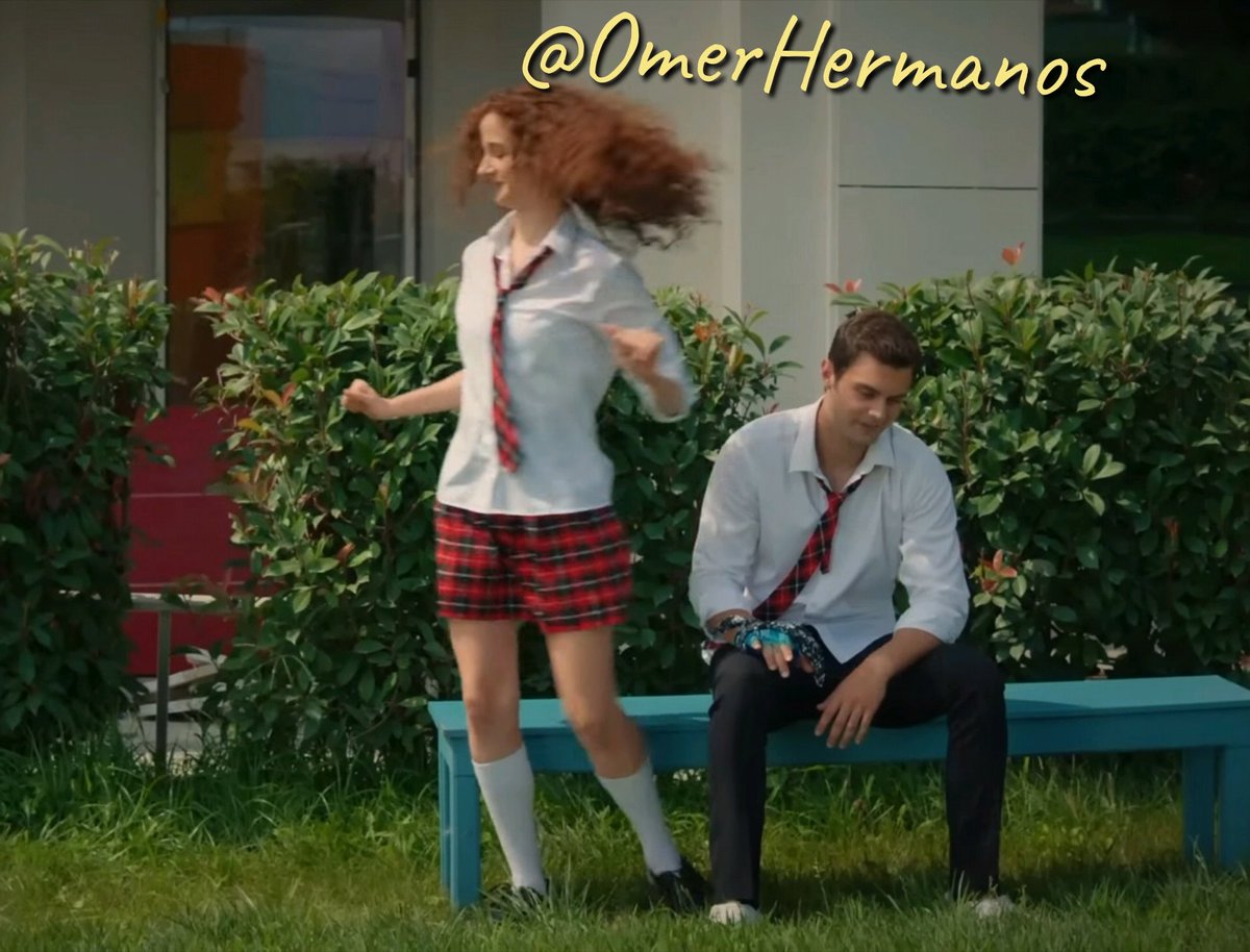 OmerHermanos's tweet photo. Lo que faltaba maldita sea mi suerte me pasa de todo no puedo estar ni 5 minutos solo en este colegio? Que quieres? Que me has llamado @Leylahermanos_ ?Es que no te he pedido ningun favor y me has llamado ternerillo.Cuidado
Leyla por que me ayudas?
#OmerEren #Hermanos11Jul #Omley https://t.co/BwC4kAd2pt