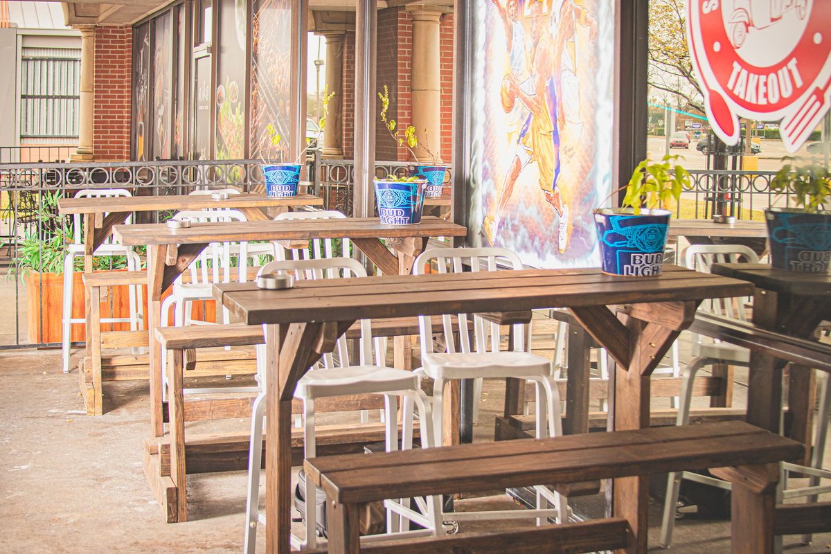 AndGridiron's tweet photo. Catch some fresh air with outdoor seating at Gridiron Bar &amp; Grill! https://t.co/uxrgIJlmlb