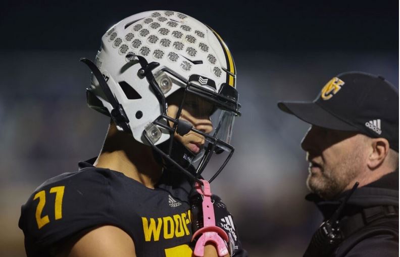 Woodford County's #AthleticTrainer gives to community while community gives back to him. #at4all #athletictraining bit.ly/46C91ps