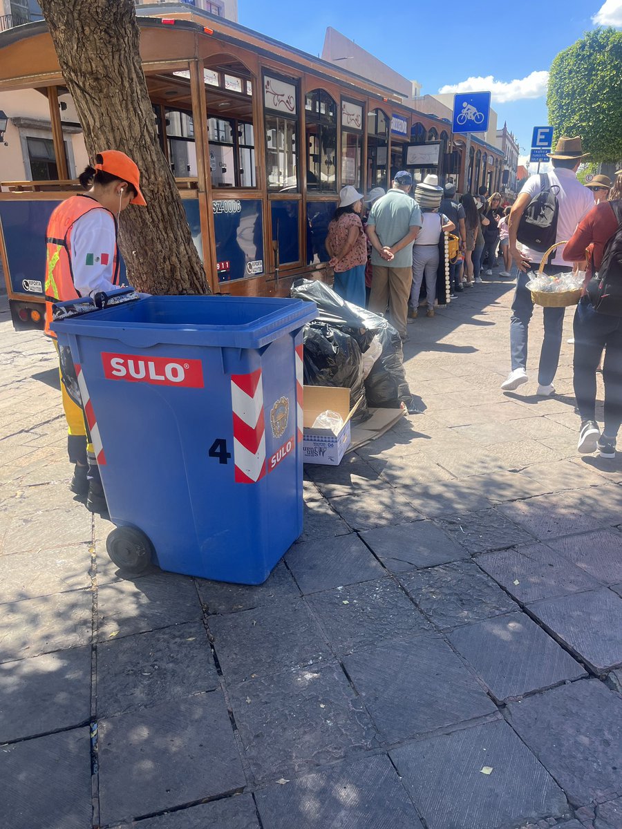 BaulDel's tweet photo. Sería buena opción cambiar la recolección de #Basura a otro lado en esta área llegan turistas y están dañando el árbol y lo peor es la mala imagen que se está generando. @qromunicipio @spublicosqro @SuloMexico https://t.co/v6TPn3Uka5