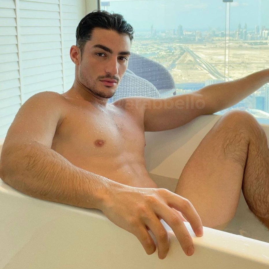 BettyNicky14675's tweet photo. Join me in the bath... 😏 #fitness 
Yes or no? https://t.co/HkNh0ZSmzc