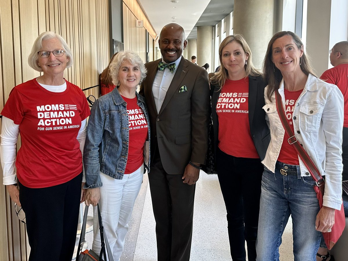 At the Capitol today CA @MomsDemand volunteers were proud to voice our support, alongside @bradybuzz & @GIFFORDS_org, for gun safety bill #AB1089 which will close 3D gun printing loopholes. Thank you @AsmMikeGipson for being a gun sense champion & always leading the way!! #CALeg