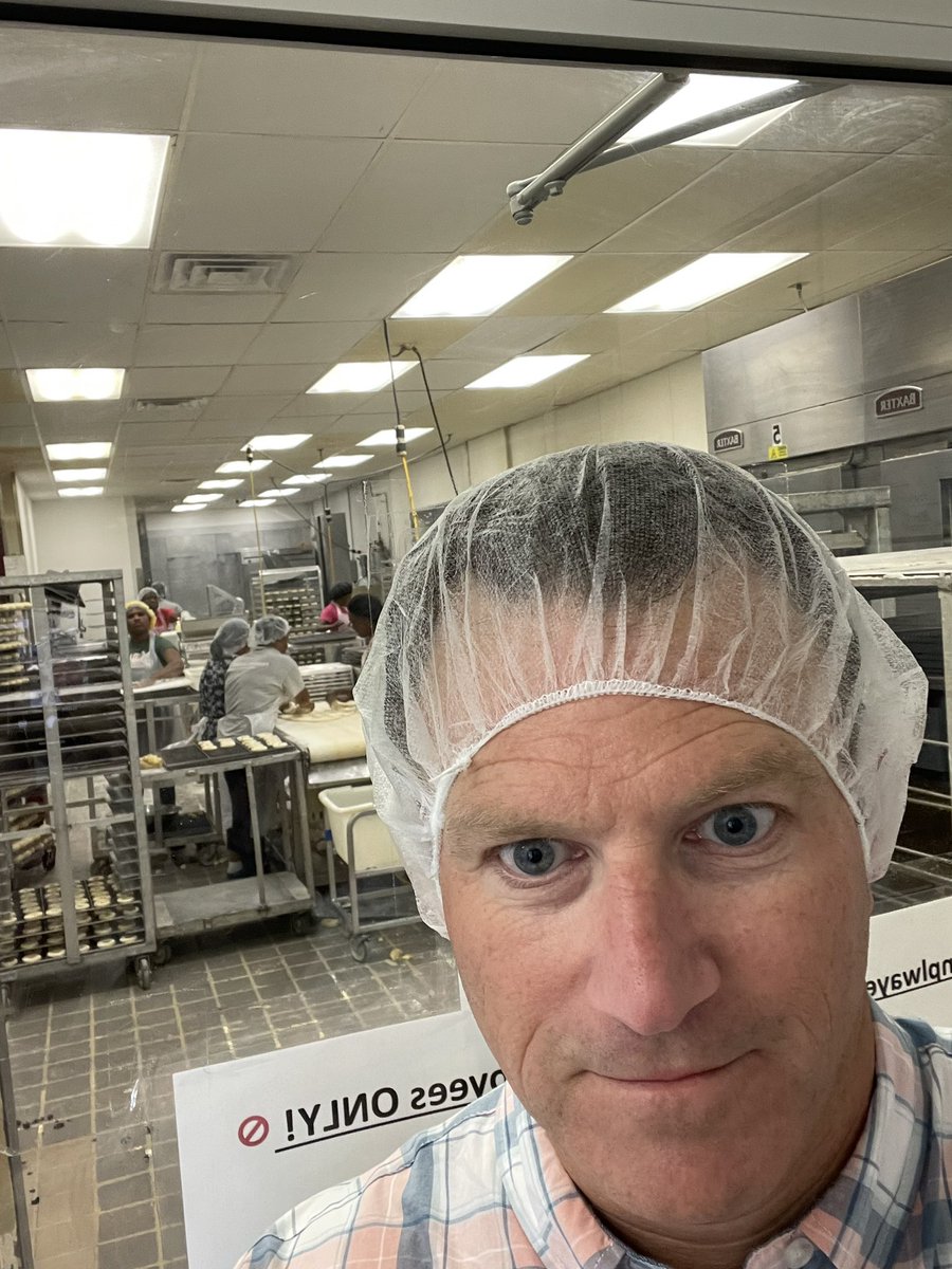 WilliamDomsky's tweet photo. They wouldn’t let me work on the doughnuts, but we will be working on a new lease @LeeAssociatesRE @LeeSouthFlorida https://t.co/v8SjwccCnM