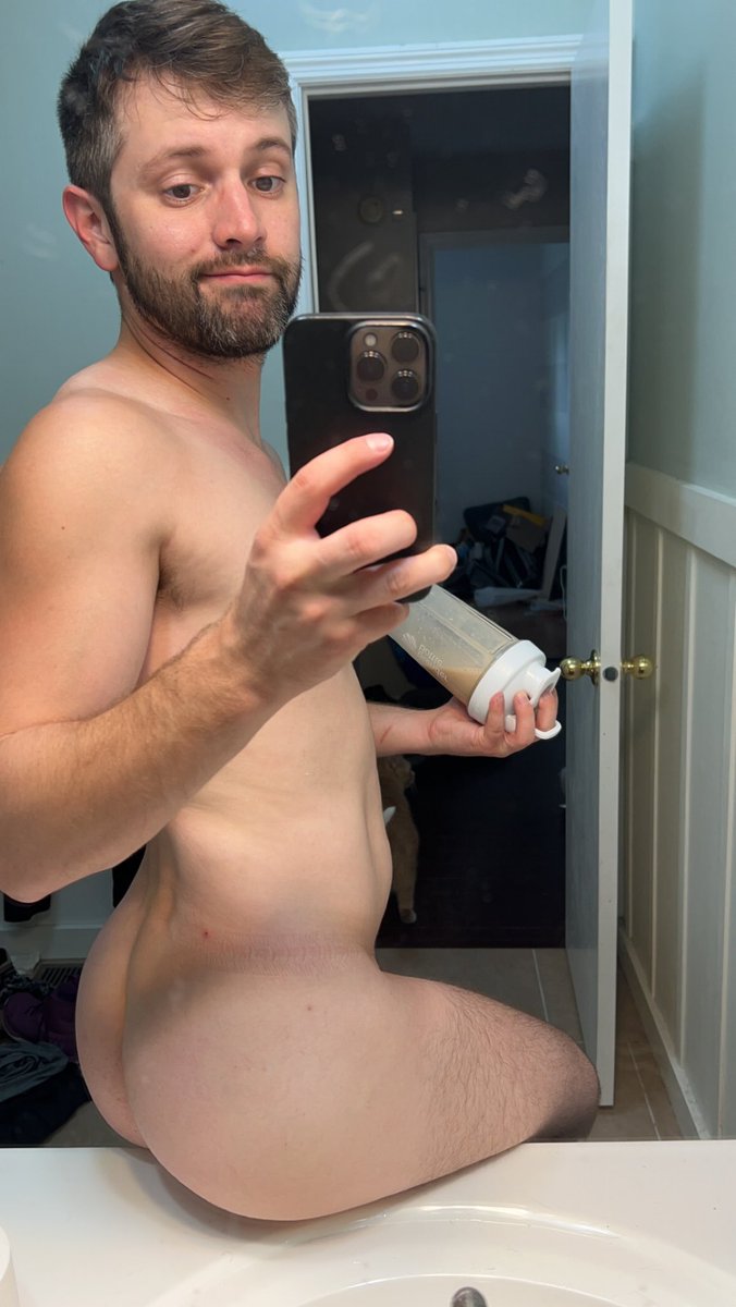 TheSqueakbeast's tweet photo. It’s been a bit since I’ve felt like posting but here’s a little photo dump of the silly pics I randomly take 😹 https://t.co/lL3cRmuDS1