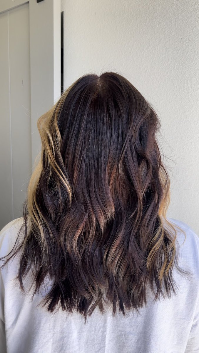 Color block by Miyalyn! Call to book at SalonX Hair Lounge in Las Vegas, NV
#SalonXHairLounge #HairSalon #SalonX  #Hair #BestOfLasVegas #summerlin #color #hairtransformation #colorblock #colorblocking