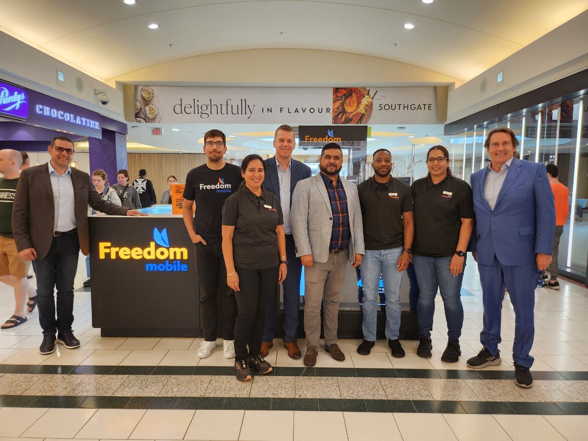 PKP_Qc's tweet photo. A tour of our @FreedomMobile stores in Edmonton this afternoon with James, Sara, Mike, Sam and Anu. Thank you all for your dedication. Go and find them at the Southgate Mall or at the West Edmonton Mall, they are sure going to help you find what you need! #FreedomMobile #Edmonton https://t.co/wNK4uRqkMf