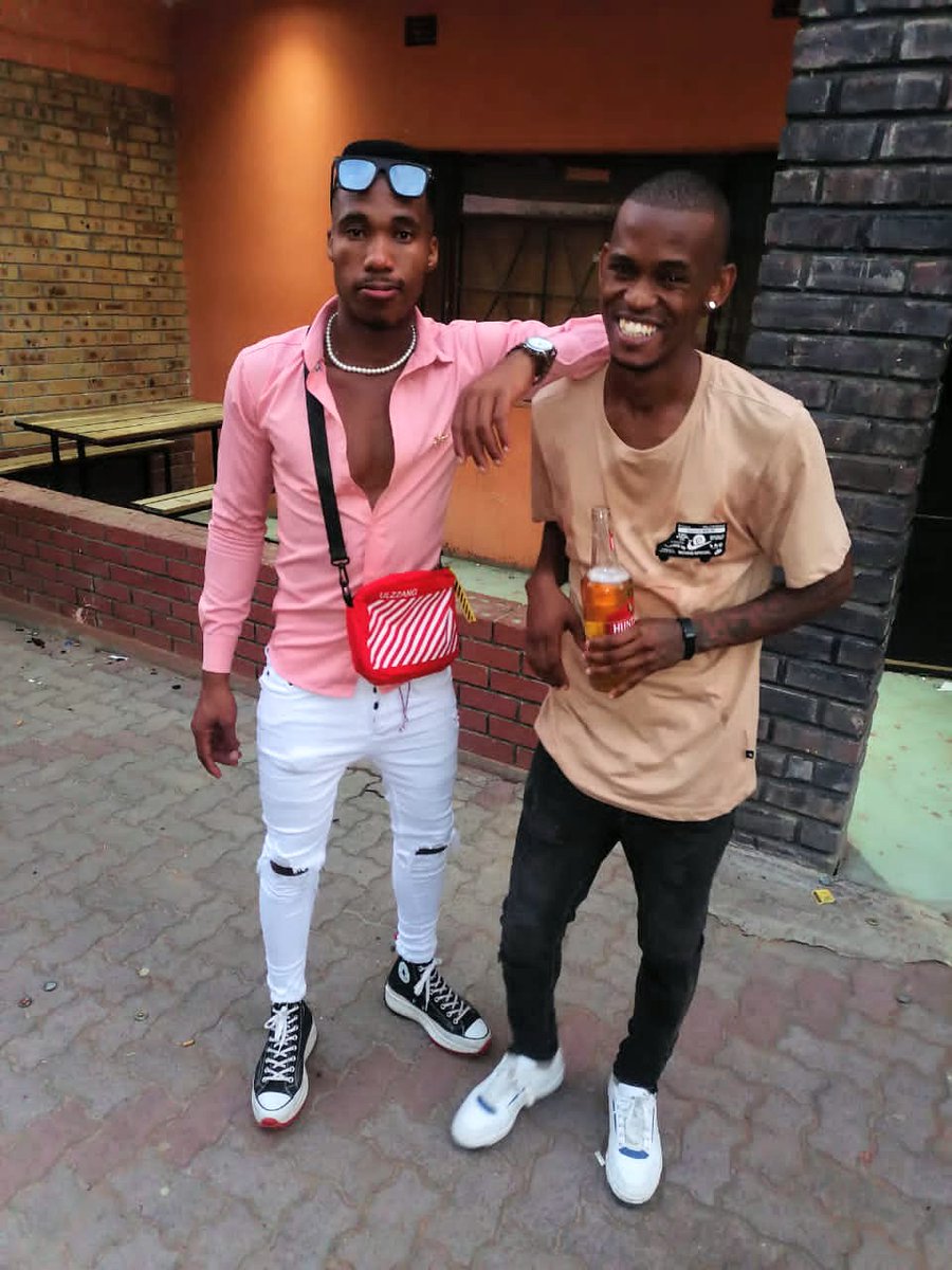 DerrickKut003's tweet photo. In the morning after the Club; we be like, ppl who r fresh as if they now going out for the outings. Just look @ us😋😎💀 https://t.co/l8ncrB0Dgt