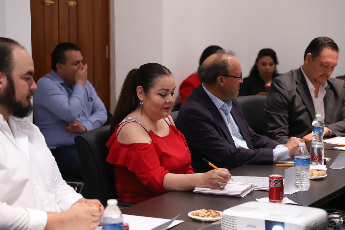 stypsdgo's tweet photo. Instalación de la Junta Directiva de Gobierno del CCL
Tenemos el propósito de establecer, a través de esta instalación, la organización y funcionamiento del @CCLDurango  así lo detalló la Secretaria del Trabajo quien tomo protesta a los integrantes de dicha comisión #TrabajoDigno https://t.co/gcI1VpRsA7