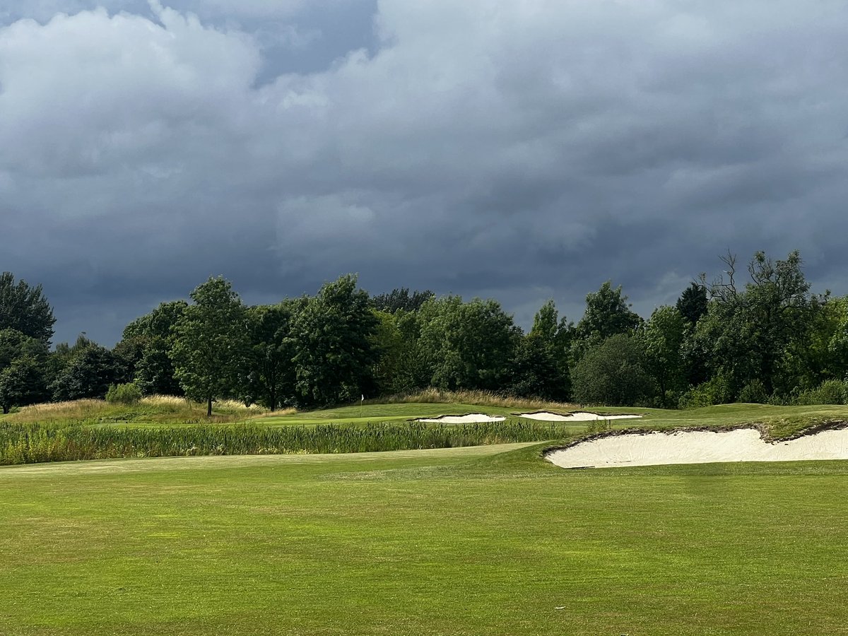 trickgolfshow's tweet photo. Great day #Golfing @ThonockPark on #KarstenLakes with Craig, Guy &amp; Dave #CharityBidders at @HellensGroup #GolfDay fabulous day playing #Wolf 🐺🐺🐺🐺 https://t.co/rlJfbww4ba
