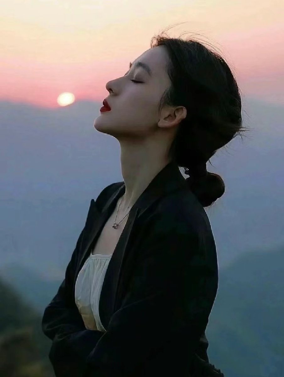 Good morning😄
人生一半清醒，一半自然，早上好😍 https://t.co/Byy5F50PT1
