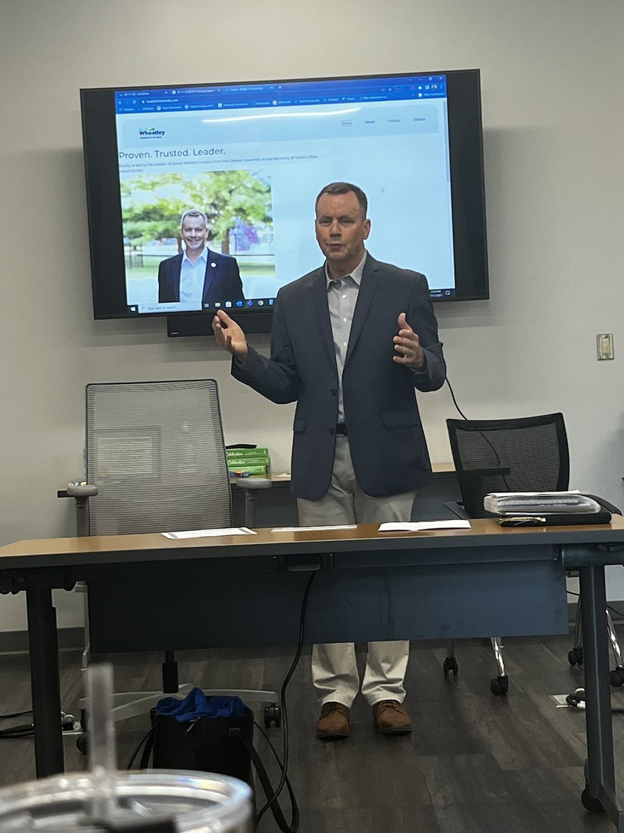 HeartlandYD's tweet photo. Great to see @buddywheatleyky at the Bullitt County Dems meeting tonight. https://t.co/S8aknRunCv