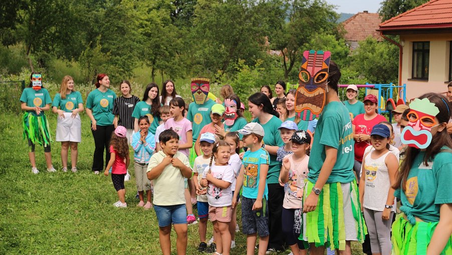 ymcabaiamare's tweet photo. Day 3 at magical camp Copalnic Mănăștur

Having a blast at #YMCA camp! 🌺🌈 Kids enjoyed archery, sack race, dancing, art, and even built their own island! 🎯🏃♀️💃🎨🏝️ 

Unforgettable memories filled with laughter and adventure. Aloha! 🌴✨ 

#HawaiianVibes #YMCAcamp #FunTimes https://t.co/FC8CqmEKcW