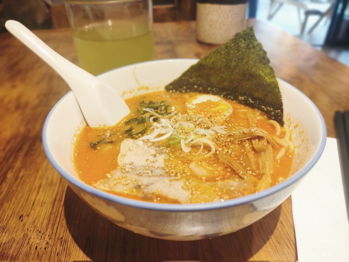 El Ramen🍜 se ha vuelto muy popular en México 🇲🇽, Sabían que hoy es su día en Japón 🇯🇵?
Ya lo probaron?🥢 
Itadakimasu!! (es una expresión que decimos antes de comer para dar gracias por la comida)