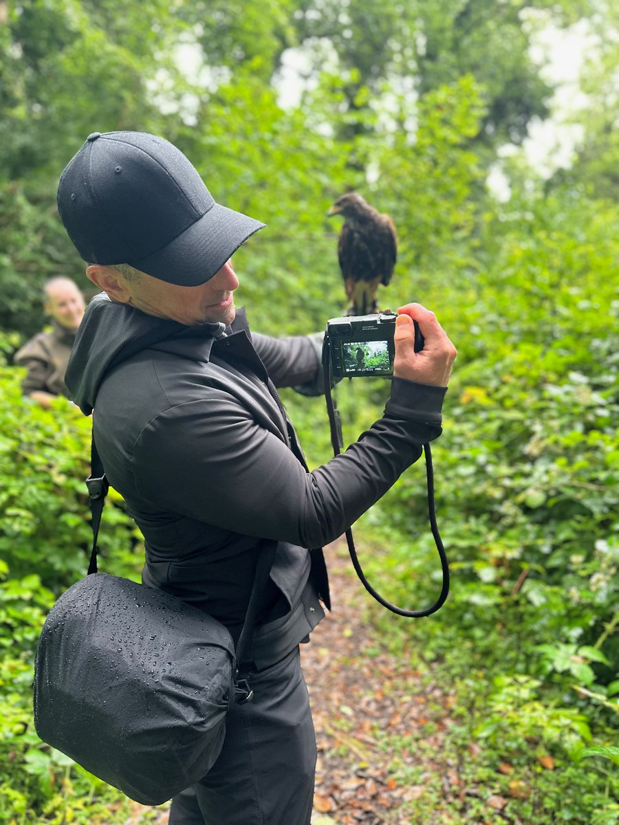 Undercover (included) Speedtop shoulder camera bag - Bird Friendly! 

thinktankphoto.com/products/speed… 

Thanks <a href="/ianspanierphoto/">Ian Spanier</a>