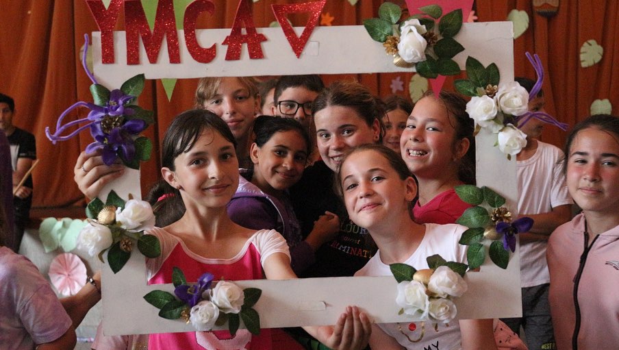 ymcabaiamare's tweet photo. Farewell, Camp Copalnic Manăștur! Memories will shine forever. ✨ 

We sang joyful songs, exchanged messages with campers from Spain and the USA. 💌 

Fun water games and a Hawaiian-style dance battle followed. 🏝️🎉 Thank you all! 

Join us next year for more memories!

#YMCA https://t.co/lCa1Zcifgz