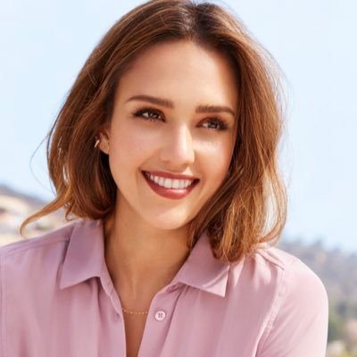 Jessicaalba017's tweet photo. #NewProfilePic https://t.co/FfCbx4pz0Z