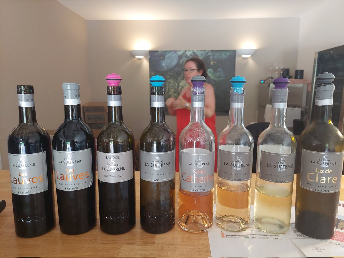 Yuka_palette416's tweet photo. 3年ぶり?に来た。2023年、今年はLa revue du vin de France 雑誌のフランスベストワインガイドに掲載された(2022年はhachette)ワイナリー、La Suffrene。お連れしますよ。
#バンドル #ワイナリーツアー
#ツアーガイド #LaSuffrene
#winery #domaineduvin #GuideTouristique #Tourguide https://t.co/hcO8aUIhuF