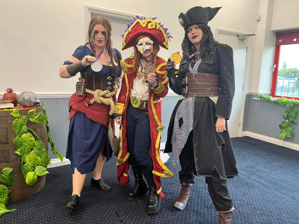 Perkster662's tweet photo. Great weekend @SoTFest with the Crew, cool to meet @RealLifeWookie @Capt_Ballzonia &amp; @sightlessKombat
Photos by @StephWickens, My Meg hugging it out with @MegRoaming and well done to @Purple_Creator @thecostumegeek &amp; @CosMathies for top 3 in the Cosplay . https://t.co/Xu1TCBcvrJ