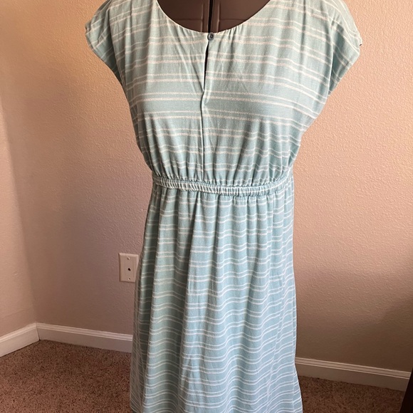 slpbr1207's tweet photo. So good I had to share! Check out all the items I'm loving on @Poshmarkapp #poshmark #fashion #style #shopmycloset #hem: https://t.co/xBAgvituQ2 https://t.co/LPDLdQDFQ0