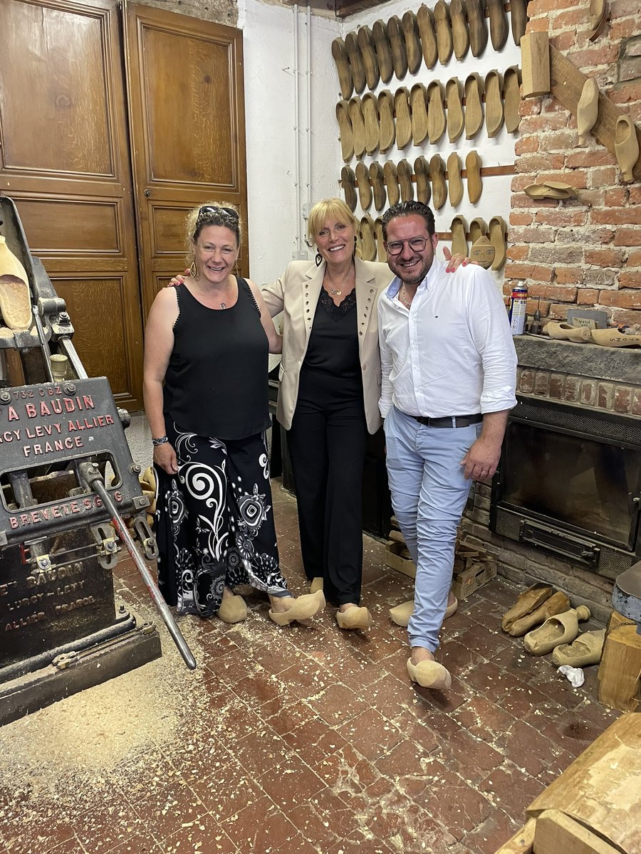 MadyDorchies's tweet photo. La Région @hautsdefrance c’est aussi son patrimoine #artisanal 💫
Et c’est à Buironfosse en #Thierache où l ‘histoire de la commune est intimement liée à celle du … #sabot 👞👞 que nous partons à la découverte des #métiers d’#antan au Musée du sabot
#Culture #Patrimoine https://t.co/WKsMMt9sJb