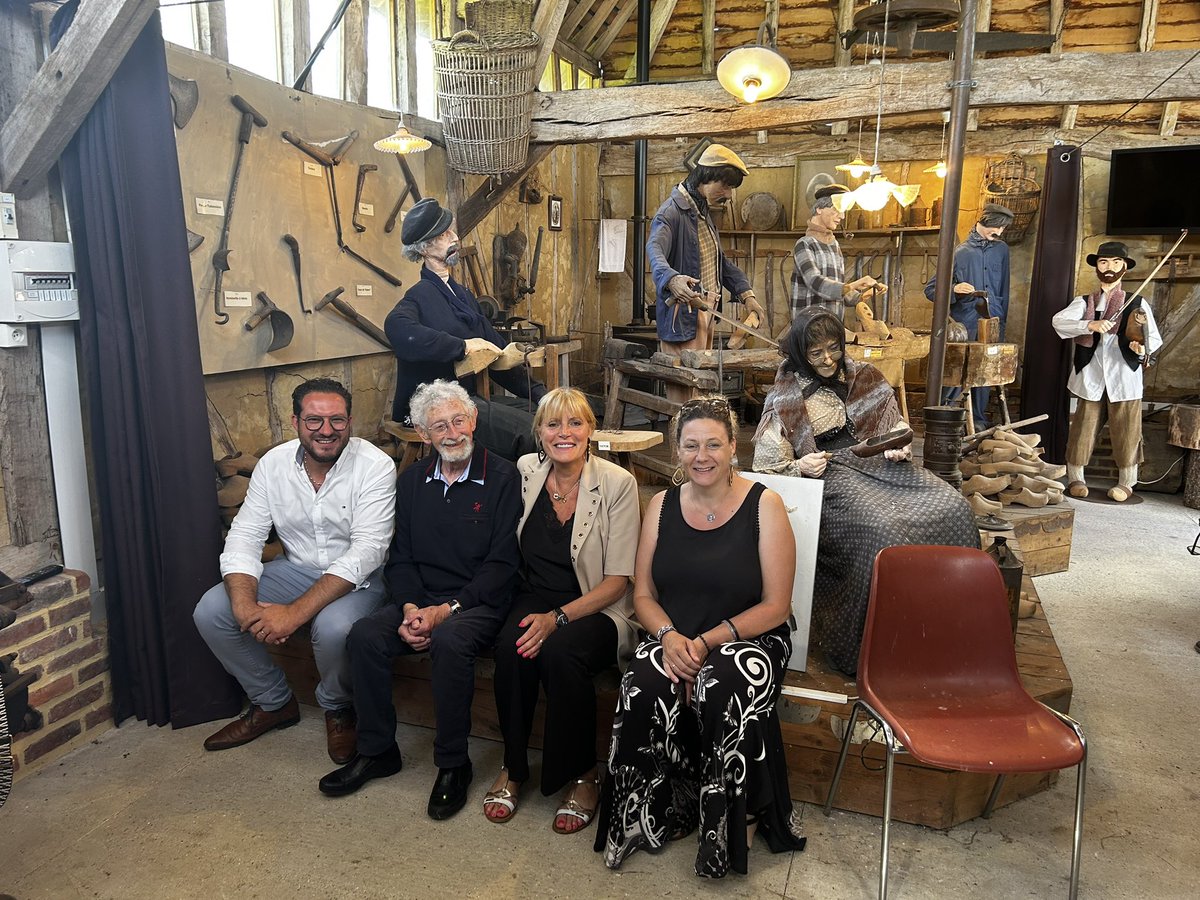 MadyDorchies's tweet photo. La Région @hautsdefrance c’est aussi son patrimoine #artisanal 💫
Et c’est à Buironfosse en #Thierache où l ‘histoire de la commune est intimement liée à celle du … #sabot 👞👞 que nous partons à la découverte des #métiers d’#antan au Musée du sabot
#Culture #Patrimoine https://t.co/WKsMMt9sJb