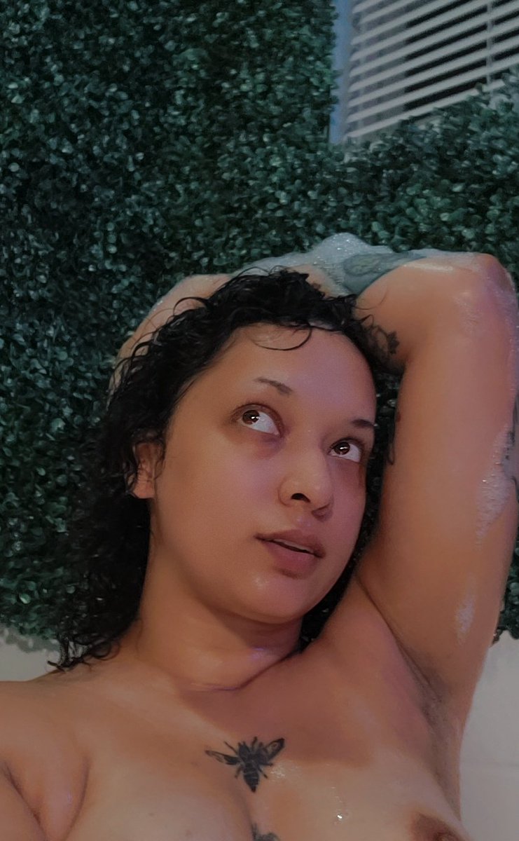 meowchi_XD's tweet photo. My bathtub is my favorite place #splishsplash #takingabath #scrubdub #nsfwtw #alt #tropical #summer #fresh #nipslip https://t.co/Lv65VQrqgk