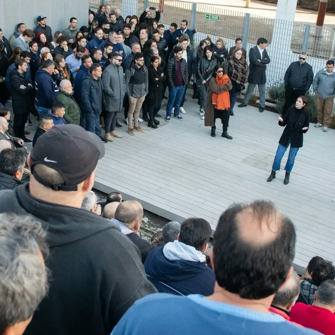 ApdfaLinea's tweet image. A raiz de la modificacion express del estatuto donde proscriben cualquier oposicion, participamos del plenario donde se votó por unanimidad no pertenecer mas a APDFA.

Trabajaremos por el gremio que se merecen los trabajadores desde otro lugar.