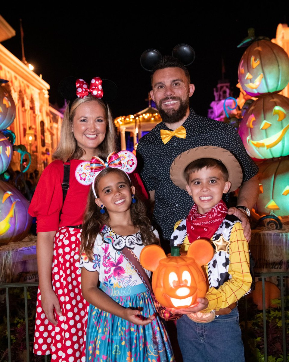 One month 'til Mickey's Not-So-Scary Halloween Party begins, but who's counting?! 🎃 Us — and probably these Guests! 🖤 Take home all of your spooky #DisneyPhotoPass photos from the night with Memory Maker: spr.ly/6018Pz7ra